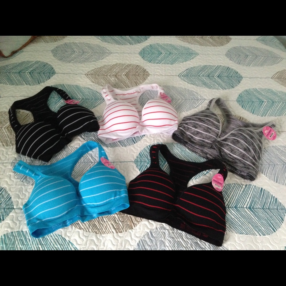 Sports bra with underwire